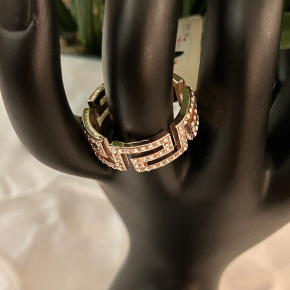 Elegant Greek Keys Gold and diamond accents Women's Ring sz M/L fits 8-9 - Picture 5 of 5